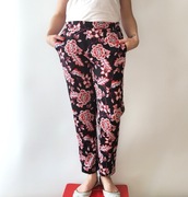 Nowe spodnie Guess S 26 XS satyna czarna kwiaty