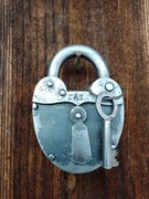 Kłódka stara SAS, podkowa gratis