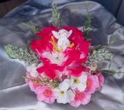 Uroczy, mały, ręcznie robiony stroik na grób dla dziecka