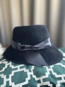 Czarny aksamitny kapelusz kapelusik r. 55-56