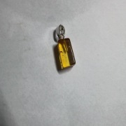 Zawieszka z bursztynu szlifowanego ciemny brąz 