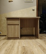 Solidne biurko z szufladami