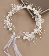 Wianuszek biały kwiatuszki oraz perełki piękne