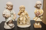 Zestaw trzech dużych figurek gipsowych