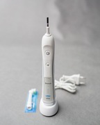 Szczoteczka Oral-B Professional Care Triumph 5000