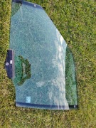 Szyba boczna kierowcy Audi 100 C3 Cygaro niebieska