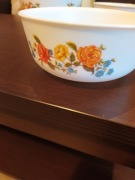 Miska. Arcopal France . Śred. 18 cm wys. 8 cm