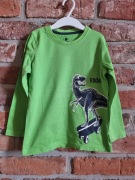 zielona koszulka z nadrukiem