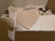 Pakiet małych serduszek z tektury karbowanej