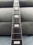 Gryf do gitary basowej Jazz Bass (J-Bass) – 20 progów, Black Maple