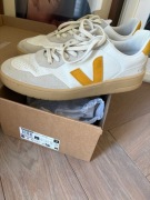 Sznurowane sneakersy VEJA V-90 30cm