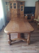 Stół z 8 krzesłami - solidny, klasyczny zestaw