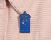 Przypinka "TARDIS" – dla fanów Doctor Who!
