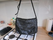 TOREBKA SKÓRZANA na pasku czarna - na ramię , damska