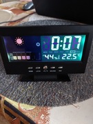 Stacja pogody z kolorowym wyświetlaczem.