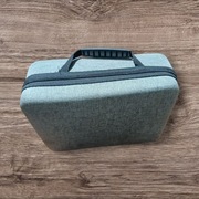 Masażer pistoletowy – 8 końcówek, etui, sprawny – 60 zł