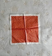 Jedwabna poszetka 100% Silk Handmade Pomarańczowa w białe groszki Elegancka