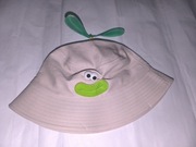 Beżowy kapelusz z żabka 