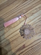 Nowa metalowa zakładka do książki kwiat słonecznika różowa 