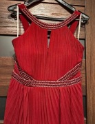 Elegancka wieczorowa sukienka 