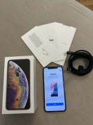 iPhone XS – zadbany, gotowy do użycia, z pudełkiem