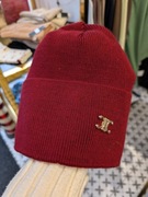 Czapka damska z odpinaną ozdobą 