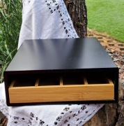 Pojemnik z szufladą dozownik stojak na kapsułki lub coś innego