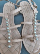 Sandałki Japonki z perełkami pudrowy róż pikowane r.40