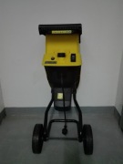 LIDER - rozdrabniacz, rębak do gałęzi, elektryczny o mocy 2400 W stan super