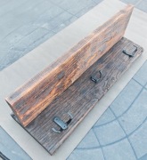 Wieszak z półką ze starego drewna opalany loft/rustyk