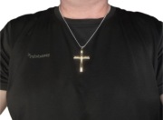 Naszyjnik kostka 59 cm 2 mm + krzyżyk 5x3,5 cm – pudełko prezentowe