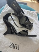 Lakierowane Sandały Zara
