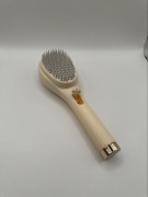 Szczotka do włosów to model w kolorze beżowym