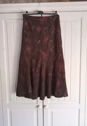 Czekoladowa nowa spódniczka a'la zamszowa haftowana w kwiaty.