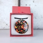 Ręcznie robiony naszyjnik z żywicy i gliny polimerowej – unikat