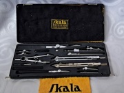 Skala PVIIc zestaw kreślarski cyrkle 15 elementów