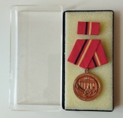 DDR Medal Zasługi Kampfgruppen (Bojowe Grupy) BRĄZ – stan kolekcjonerski, e