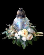 Duży znicz nagrobny z dekoracją 