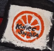 Naszywka ręcznie malowana Koniec Świata  "Oranżada"