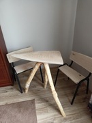 Sprzedam stolik oraz 2 krzesła dębowe 