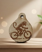 Małpa na Rowerze ekluzywny smieszny prezent drewniany brelok  grawerowany 