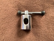 Zacisk do stołu operacyjnego