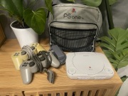 Konsola Sony PlayStation One + kontroler + Plecak