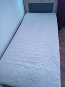 Łóżko z materacem 