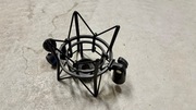 kosz antywstrząsowy do mikrofonu (tzw. shock mount / uchwyt studyjny)