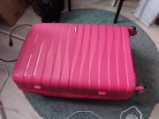 Rózowa waliska na kółkach