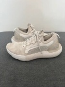 Buty Under Armour beżowe kremowe materiałowe r. 38,5 wkładka 24,5 cm
