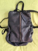 Granatowy plecak z eco skóry