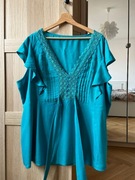 Turkusowa bluzka z ozdobnym dekoltem V, rozmiar 52/54