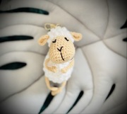 Słodka owieczka - szydełkowy brelok